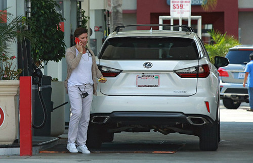 Toàn bộ những vật dụng cần thiết cô đều nhờ trợ lý mua giúp và sau đó đem về nhà.