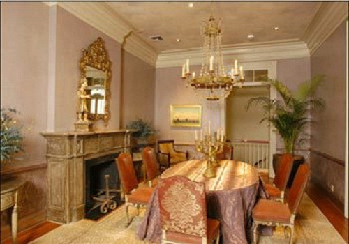 Brad chia sẻ: "Con người New Orleans rất tuyệt vời. Chúng tôi có thể sống tự do, thoải mái, có thể đạp xe dạo quanh thành phố cả ngày mà không ai soi mói hay chụp hình. Mọi người đối xử với chúng tôi như thể những người hàng xóm thân thiết".