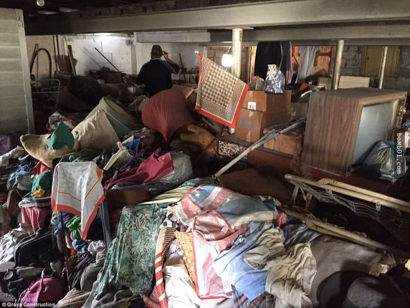 Cũng không phải tự nhiên mà ngôi nhà có diện tích siêu rộng như vậy lại có giá cả phải chăng, khiến Rob và Andrew phải đích thân đến giao dịch ngay. (Nguồn Youthwant)