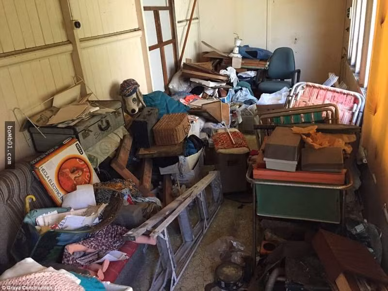 Chính vì thế, giá của căn nhà ngày càng bị hạ thấp. Đến khi anh em nhà Gray đọc được thông tin, họ lập tức đến quan sát tình hình thực tế và chốt hạ mua không mặc cả thêm đồng nào. (Nguồn Youthwant)