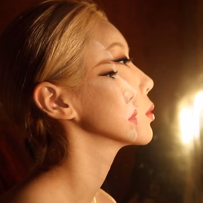 Tuy nhiên, thực tế là nghệ sĩ hóa trang người Hàn Quốc này thực sự chỉ dùng màu nước và các loại mỹ phẩm khác nhau làm chất liệu sáng tạo. (Nguồn Bored Panda)