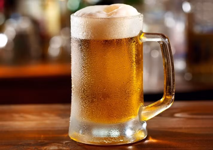 Bia: Axit Citric có trong bia ngăn ngừa sỏi thận; Vitamin C và axit folic tăng cường khả năng miễn dịch. Đó là lý do tại sao nhiều bác sĩ khuyên uống bia mỗi tuần một lần. (Ảnh: depositphotos.com)