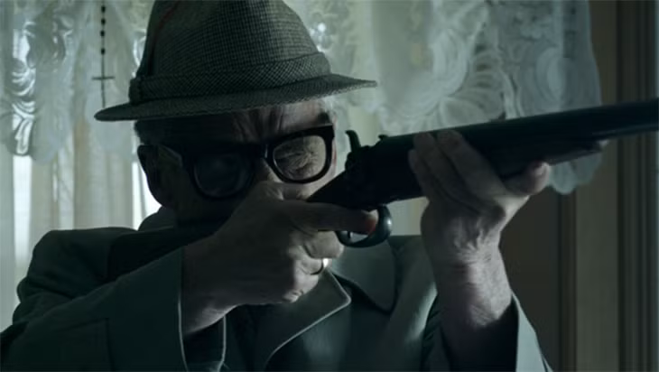 Cách đây hơn 20 năm, Louis bị vợ mình bắt quả tang đang ngoại tình với một cô gái trẻ ngay trên giường của hai vợ chồng. Bà quyết định ly dị với người chồng phản bội và chuyển ra ngoài sống, mang theo những đứa con. Louis một mình sống trong ngôi nhà lớn, đau đớn, dằn vặt về hành động sai trái của mình. (Nguồn Youthwant)