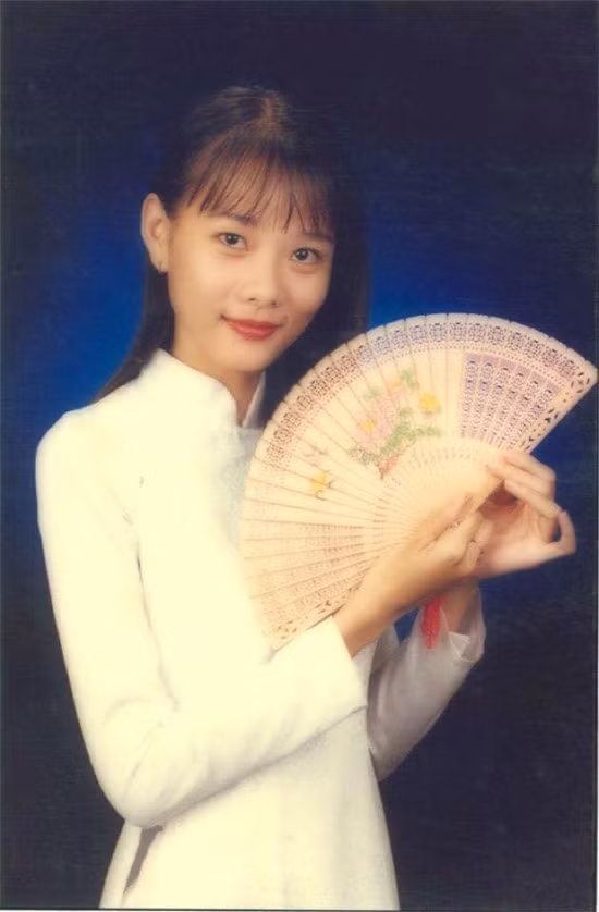 Sinh năm 1979, Dương Yến Ngọc từng tốt nghiệp Trung cấp an ninh nhân dân 2 và theo nghề công an từ năm 1998 đến 2000. Thế nhưng nghề người mẫu mới lại chính là giấc mơ của cô.