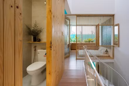 Phòng ngủ kết hợp phòng đọc và nhà vệ sinh.