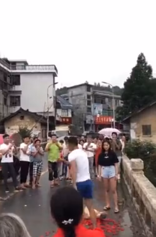 Chuyen la hom nay: Chang trai lay cai chet bay to tinh yeu va ket dang-Hinh-3