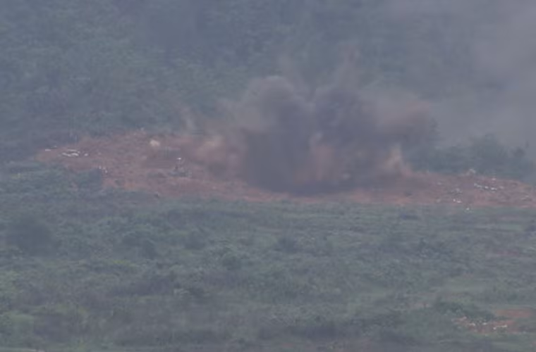 Uy lực sát thương của pháo 100mm trên xe tăng có thể tiêu diệt được những lô cố có nắp bằng bê tông hoặc gỗ đất.