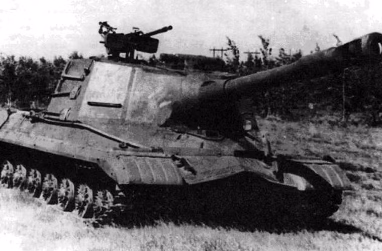 Đến năm 1956, nguyên mẫu đầu tiên pháo chống tăng Object 268 đã chính thức được sản xuất và thực hiện một loạt các cuộc thử nghiệm đánh giá. Theo các tài liệu được giải mã sau này, cũng như các thế hệ pháo chống tăng tự hành SU, ISU, Object 268 dùng khung gầm tăng hạng nặng IS-8 (hay sau này đổi tên thành T-10). Nó có chiều dài tổng thể (gồm cả nòng súng) tới 9,35m, rộng 3,38m, cao 2,42m, trọng lượng chiến đấu 50 tấn với kíp lái 4 người.