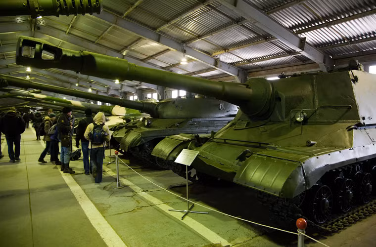 Đến tháng 8/1954, các tài liệu thiết kế chuẩn bị cho việc chế tạo nguyên mẫu pháo chống tăng tự hành Object 268 phục vụ thử nghiệm đã hoàn tất. Vào tháng 3/1955, loại pháo chống tăng M-64 152mm được lựa chọn để lắp lên Object 268.