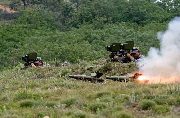 HJ-73D là một trong những biến thể mới nhất của dòng tên lửa chống tăng thế hệ một HJ-73 của Trung Quốc. Nó được công ty NORINCO sản xuất theo công nghệ mẫu AT-3 huyền thoại của Liên Xô. Tuy nhiên, so với AT-3 thì HJ-73D đã khác xa rất nhiều về mặt điều khiển, đạn tên lửa.