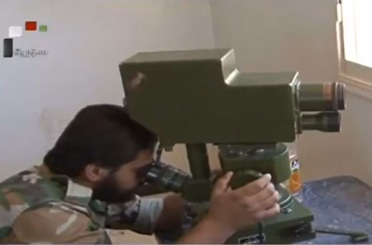 Dựa vào đặc điểm bộ điều khiển cũng như kí hiệu trên thân đạn tên lửa, có thể tạm khẳng định loại vũ khí này là tên lửa chống tăng HJ-73D do Trung Quốc sản xuất. Hiện không rõ vì sao phe nổi dậy Syria lại sở hữu loại tên lửa nguy hiểm này khi mà trong kho vũ khí quân đội Syria không có tên lửa HJ-73D. Không loại trừ khả năng, chúng xuất phát từ một vài nước Ả Rập ủng hộ quân nổi dậy.