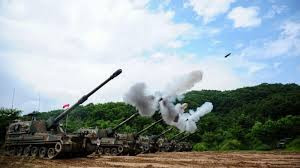 Ba Lan tập trung vào các hệ thống có tầm bắn mở rộng và khả năng phản ứng nhanh, những yếu tố được các quốc gia Đông Âu đánh giá cao do gần các khu vực bất ổn về địa chính trị. Với các hợp đồng đang triển khai, Ba Lan sẽ là một trong những nước sở hữu lực lượng pháo tự hành lớn nhất châu Âu, đưa quốc gia này trở thành một bên chủ chốt trong phòng thủ mặt đất trong NATO và Liên minh châu Âu. (Nguồn: PGZ, Army Recogniton, Wikipedia...).