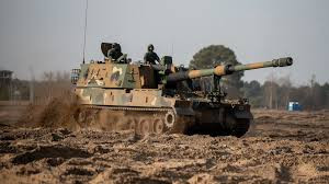 K9PL là phiên bản của pháo tự hành K9A1 của Hàn Quốc cỡ 155mm, tích hợp các tính năng tiên tiến phù hợp với yêu cầu hoạt động của Ba Lan, có khả năng cung cấp hỏa lực hỗ trợ chính xác trên khoảng cách lên đến 55km khi sử dụng đạn pháo hỗ trợ tên lửa, với tốc độ bắn sáu viên mỗi phút. K9PL cũng có thể hỗ trợ một loạt đầu đạn tương thích, cho phép nó thích ứng với các cấu hình nhiệm vụ khác nhau tùy thuộc vào nhu cầu chiến thuật.