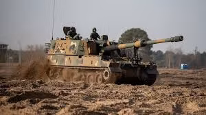 K9PL là phiên bản của pháo tự hành K9A1 của Hàn Quốc cỡ 155mm, tích hợp các tính năng tiên tiến phù hợp với yêu cầu hoạt động của Ba Lan, có khả năng cung cấp hỏa lực hỗ trợ chính xác trên khoảng cách lên đến 55km khi sử dụng đạn pháo hỗ trợ tên lửa, với tốc độ bắn sáu viên mỗi phút. K9PL cũng có thể hỗ trợ một loạt đầu đạn tương thích, cho phép nó thích ứng với các cấu hình nhiệm vụ khác nhau tùy thuộc vào nhu cầu chiến thuật.