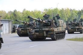 Ba Lan cũng đã ký hợp đồng thứ hai vào năm 2023 trị giá 2,6 tỷ USD cho 152 đơn vị bổ sung, bao gồm 146 lựu pháo K9PL được điều chỉnh theo yêu cầu riêng. Trong khi K9A1 đã có những tiến bộ trong điều hướng quán tính và kiểm soát hỏa lực, K9PL còn tiến xa hơn nữa bằng cách kết hợp các hệ thống phụ của Ba Lan, chẳng hạn như hệ thống liên lạc FONET và hệ thống kiểm soát hỏa lực TOPAZ từ WB Group, đảm bảo tương tác hoàn toàn với các lực lượng Ba Lan.