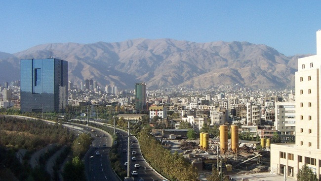 Iran đứng thứ hai thế giới về trữ lượng khí đốt thiên nhiên, thứ tư về trữ lượng dầu thô. Theo Tổ chức các nước xuất khẩu dầu mỏ OPEC, trữ lượng dầu thô của Iran là 1853,4 tỷ thùng. Masjid-i-Sulaiman là giếng dầu đầu tiên của Iran được phát hiện năm 1908.
