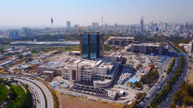 Ngày 10/8/2018, hãng thông tấn Mehr cho biết quỹ tiền tệ quốc tế IMF dự đoán kinh tế Iran sẽ vượt qua Tây Ban Nha, Ả Rập Saudi và Canada trở thành nền kinh tế lớn thứ 15 thế giới trong năm 2021 tức vượt 3 bậc so với hiện nay. Theo dự đoán, GDP của Iran năm 2021 là 2095 tỷ USD sẽ cao hơn Tây Ban Nha, Canada và Ả Rập Saudi.