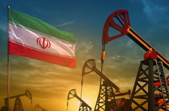 IKCO Samand được xem là "xe quốc gia" do công ty Iran Khodro (IKCO) sản xuất. Ngành công nghiệp ô tô Iran phát triển trong hơn 5 thập kỷ. Năm 2011, nước này từng sản xuất hơn 1,6 triệu ô tô. Xe hơi Iran cũng được xuất khẩu sang các nước khác.