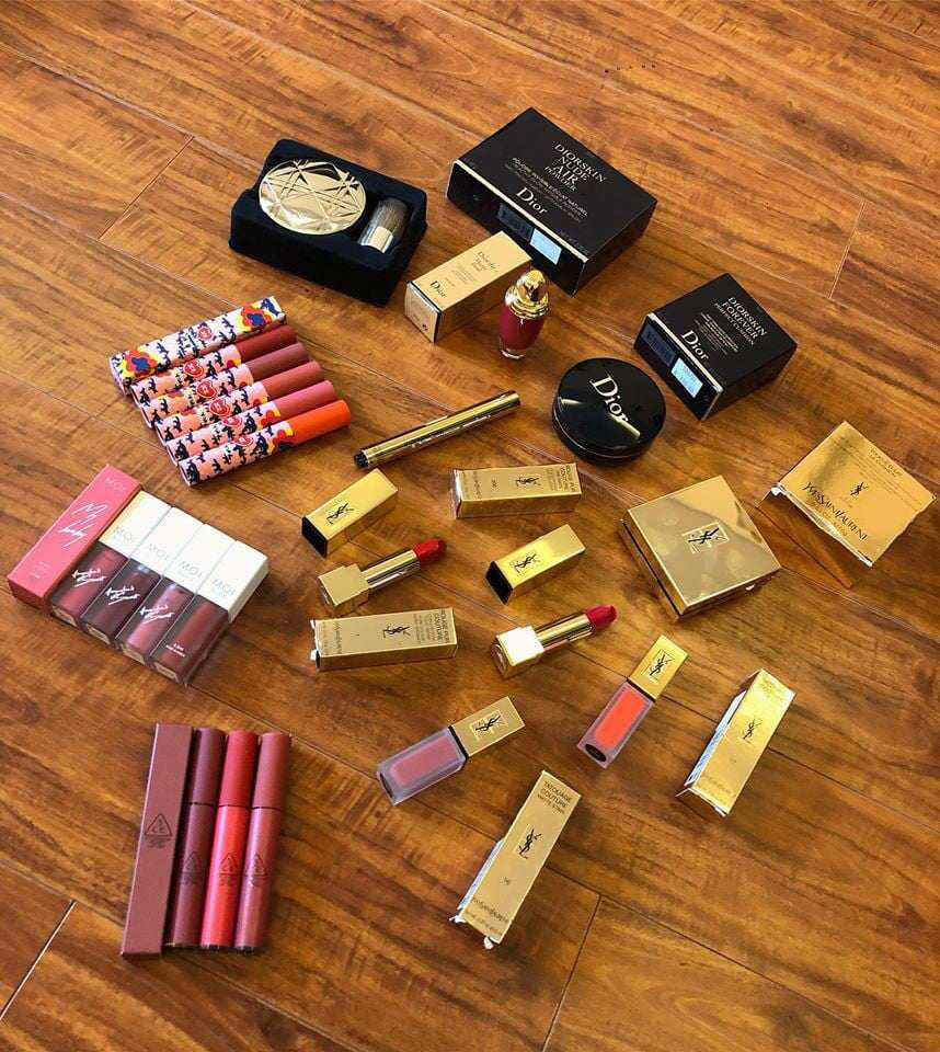 ... mà cô không tiếc tay mua sắm.