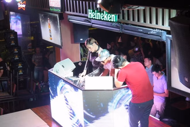 Su that dong troi o vu truong tra hinh quan bia Pocpoc beer garden-Hinh-2