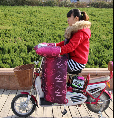 Chúng dùng được cả cho xe máy và xe đạp điện. Tuy nhiên, nhiều người cho rằng áo khoác này khá "thảm họa", vì mặc áo không khác võ sĩ sumo.