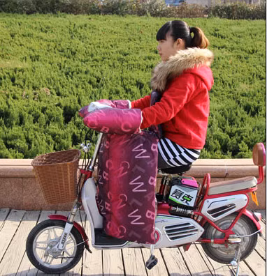 Chúng dùng được cả cho xe máy và xe đạp điện. Tuy nhiên, nhiều người cho rằng áo khoác này khá "thảm họa", vì mặc áo không khác võ sĩ sumo.