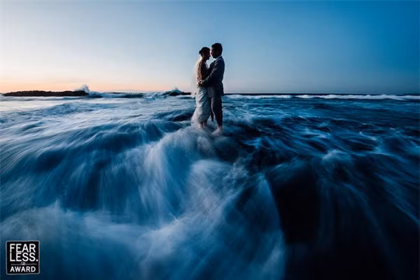 Mặc gió to sóng cả, đôi uyên ương này vẫn bên nhau không rời.