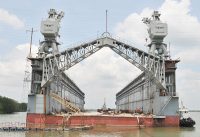 Doanh thu năm 2013 giảm 1/3 so với năm 2012, từ 3.341 tỷ xuống 2.216 tỷ đồng. Tổng tài sản của công ty đến cuối năm 2013 là 17.845 tỷ đồng, trong đó nợ phải trợ là 12.819 tỷ đồng, chiếm 73%.