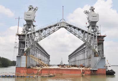 Doanh thu năm 2013 giảm 1/3 so với năm 2012, từ 3.341 tỷ xuống 2.216 tỷ đồng. Tổng tài sản của công ty đến cuối năm 2013 là 17.845 tỷ đồng, trong đó nợ phải trợ là 12.819 tỷ đồng, chiếm 73%.