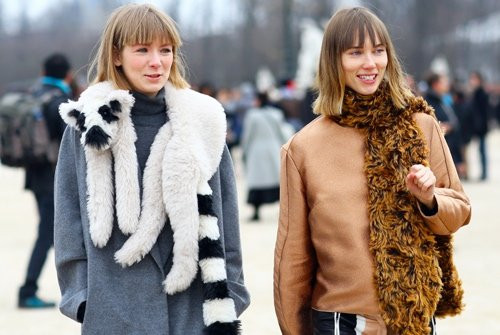 Khăn choàng hình thú cũng được bán khá nhiều ngoài thị trường.