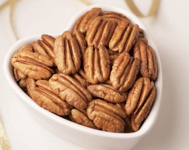 Hạt hồ đào cao cấp cũng được rao bán tới 800.000 đồng. Chúng được quảng cáo có chất chống oxy hóa, có lơi cho tim mạch.