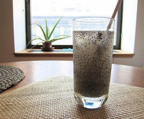 Chúng thường được rắc lên các món yogurt trái cây, sữa, salad để ăn chung, bổ sung năng lượng, giúp giảm cân, làm đẹp tự nhiên.