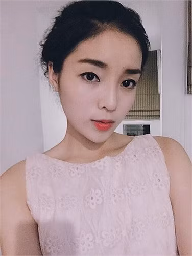 Một tấm hình của người đẹp bị cư dân mạng đem ra 'mổ xẻ'.