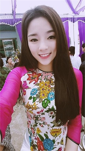 Hoa hậu Kỳ Duyên cũng không ít lần dính nghi vấn phẫu thuật thẩm mỹ vì khuôn mặt thon gọn bất ngờ, nhưng trong thời gian đầu sau khi đăng quang, khán giả chỉ cho rằng cô dùng phần mềm chỉnh sửa ảnh để có được hình ảnh thon gọn.