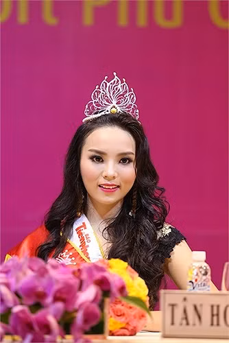 Bat ngo thon gon, Ky Duyen dinh nghi van “dao keo”