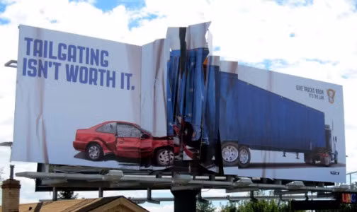 Hãy đi đúng tốc độ và giữ an toàn giao thông.