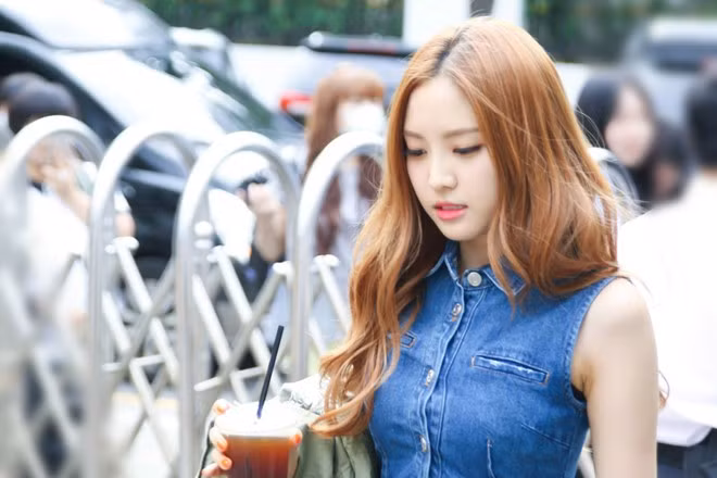 Ngoài ra, rất nhiều thần tượng nữ xinh đẹp ở mọi góc độ như Naeun.