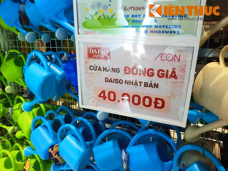 Chị Thái Minh (trú tại khu đô thị Sài Đồng - Long Biên - Hà Nội) cho biết: "Các cửa hàng đồng giá 10.000 đồng, 9.000 đồng khá phổ biến, song không có hàng xuất xứ từ Nhật. Đây là lần đầu tôi mua đồ đồng giá 40.000 đồng".