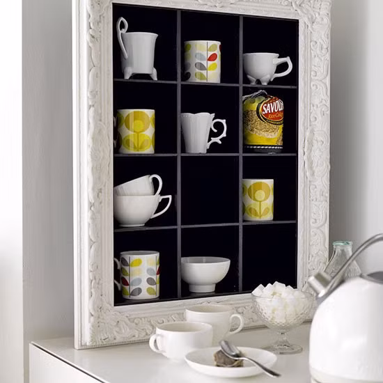 Kệ, giá để bát đĩa, gia vị cũng là một ý tưởng tốt nếu bạn muốn tặng đồ trang trí nhà bếp cho thầy cô. Giá những chiếc kệ dao động trên 700.000 đồng tùy chất liệu và kiểu dáng.