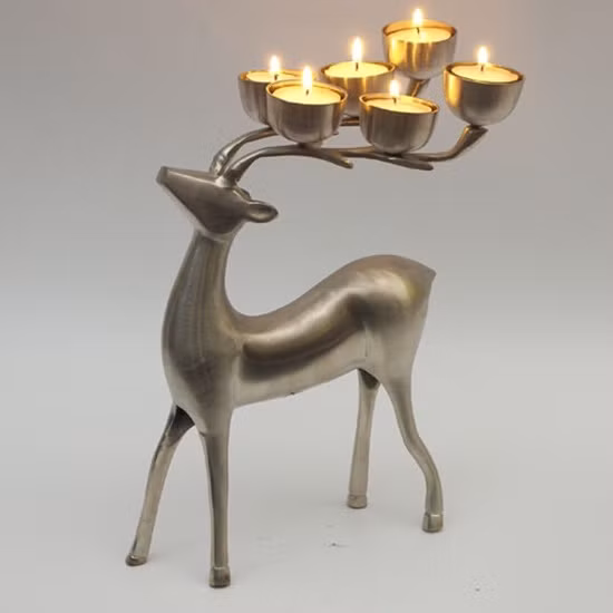 Một bộ chân nến nghệ thuật có giá từ 150.000 - 300.000 đồng sẽ mang đến diện mạo mới cho phòng bếp của thầy cô.