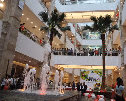 3. Trung tâm thương mại The Garden: Thương hiệu NIKE, Adidas, giảm từ 25- 50% giá sản phẩm từ 21- 29/11.