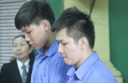 Cai ket dang cuoc tinh dong tinh giua nghe si voi tre em-Hinh-2