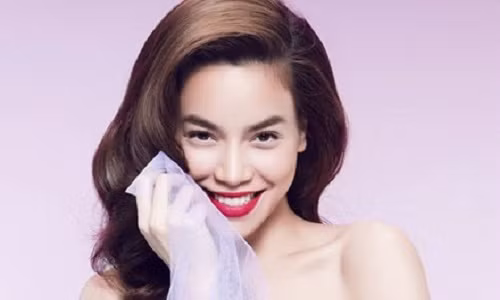 Khoe banh dat vang: Ho Ngoc Ha lon dau ma dai?