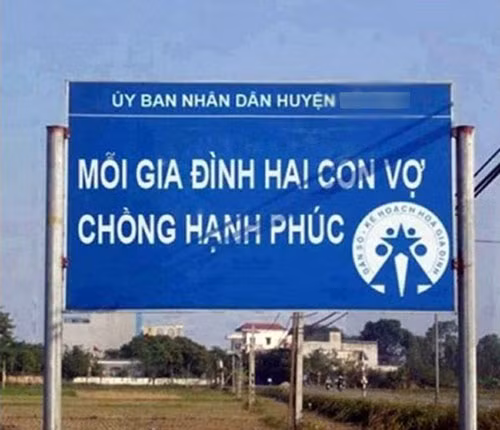 Tuy đầy đủ các từ song cách ngắt dòng của tấm biển thông báo này lại không hề hợp lý.