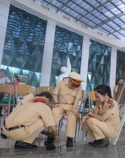 Da Nang giup cau be ung thu thuc hien uoc mo lam canh sat-Hinh-4