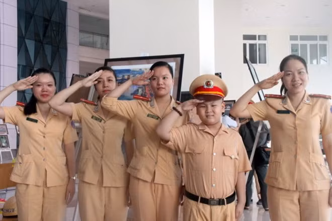 Da Nang giup cau be ung thu thuc hien uoc mo lam canh sat-Hinh-2