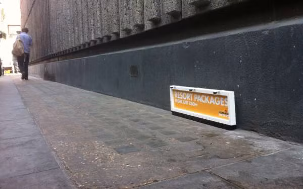 Một số khác xem đây là cách gây sự chú ý, thực sự phải chú ý, người xem mới có được thông tin.