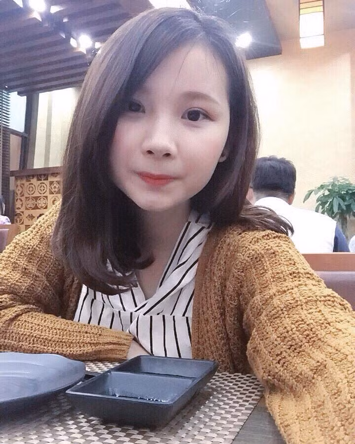 Cô bạn với biểu cảm xì tin, nhí nhố, dễ dàng gây thiện cảm với người khác ngay từ cái nhìn đầu tiên.