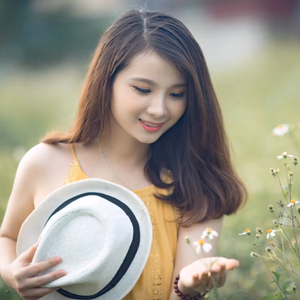 Trên trang cá nhân, Linh Trang thường xuyên chia sẻ hình ảnh cô bạn đi du lịch khám phá ở nhiều vùng đất khác nhau.