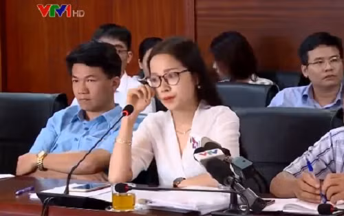 Ngoài những ý kiến bàn tán, vẫn có không ít bình luận tỏ ra ngưỡng mộ cô gái trẻ với sự nghiệp phát triển đáng ganh tỵ. Nhiều người cũng băn khoăn vì sao trẻ như vậy mà cô gái 25 tuổi đã lên làm sếp lớn.